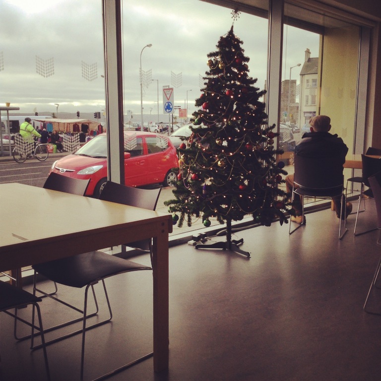 Spending my mornings in the library reading for my course makes me happy!