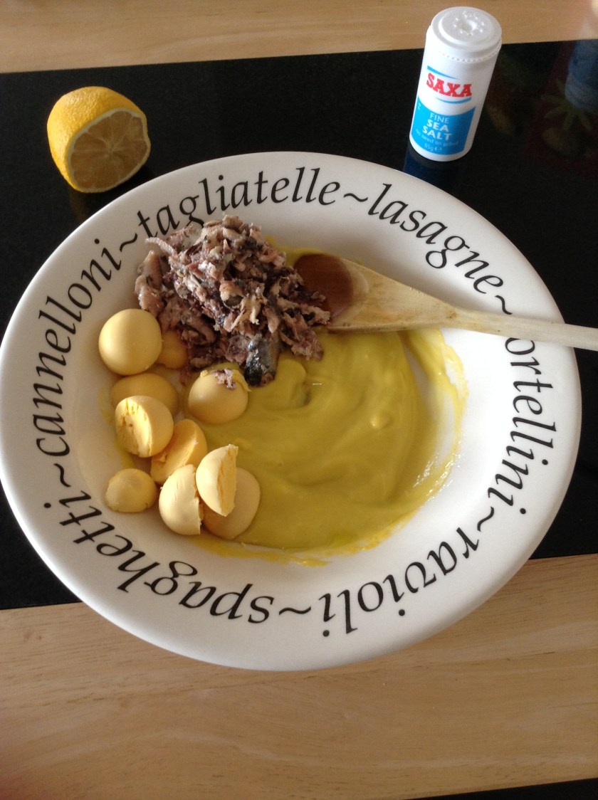 Weekend box and eggs 002