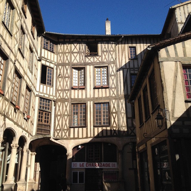 11032881_579772652125892_404509536_n