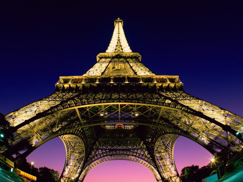 wallpaper-under-the-tour-eiffel-paris